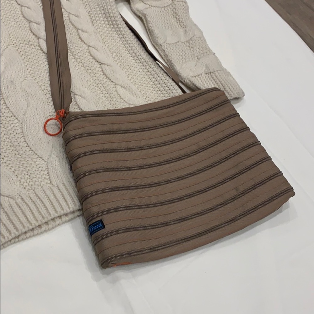 SET: Suzy Shier and Zip-It Bag - Picture 4 of 6